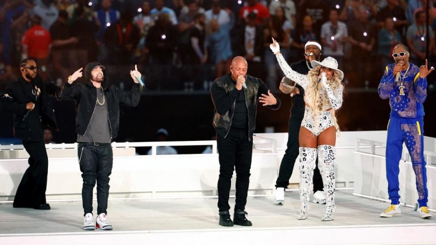 INGLEWOOD, CALIFORNIA - FEBRUARY 13: (L-R) Kendrick Lamar, Eminem, Dr. Dre,  50 Cent, Mary J. Blige, and Snoop Dogg perform during the Pepsi Super Bowl LVI Halftime Show at SoFi Stadium on February 13, 2022 in Inglewood, California. (Photo by Ronald Martinez/Getty Images)